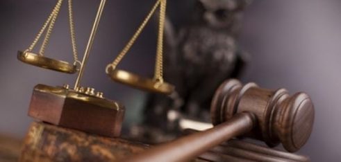 Суд виправдав громадянина, якому інкримінували зберігання зброї