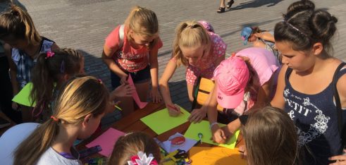 «Знати, вміти, захищати» – фахівці Кам’янського місцевого центру провели інформаційну кампанію для городян