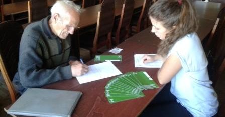 Параюристи консультують у приміщенні обласної бібліотеки