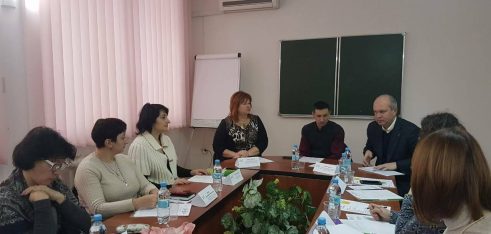 Захист прав внутрішньо переміщених осіб та покращення умов їхньої адаптації: відбувся круглий стіл