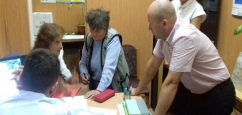 Про нові можливості громадян реалізувати свої законні права вели мову працівники місцевого центру з чернівчанами