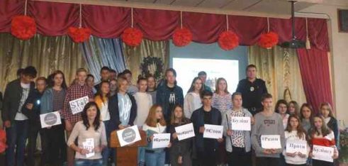 Спеціалісти системи БПД та ювенальної превенції навчають молодь протидіяти булінгу