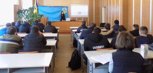 Про особливості офіційного та фактичного шлюбу розповідали шосткинським студентам